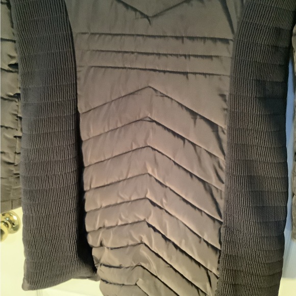 DKNY mid weight long puffer jacket - Picture 3 of 16